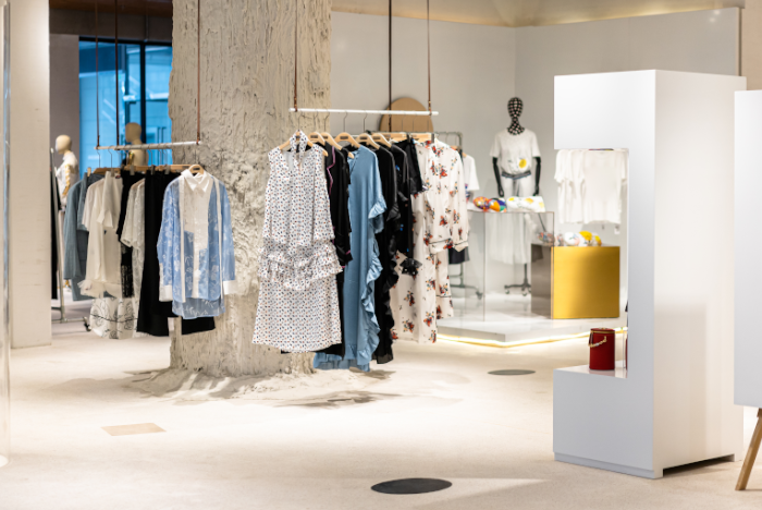 Vizu&aacute;lny merchandising - voľn&yacute; priestor pri vstupe